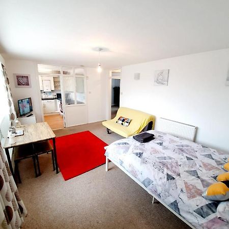 Rayleigh Town Centre 2 Bedroom Apartment Dış mekan fotoğraf