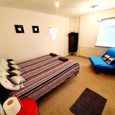 Rayleigh Town Centre 2 Bedroom Apartment Dış mekan fotoğraf