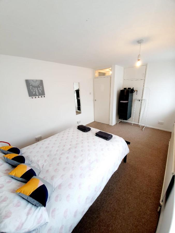 Rayleigh Town Centre 2 Bedroom Apartment Dış mekan fotoğraf