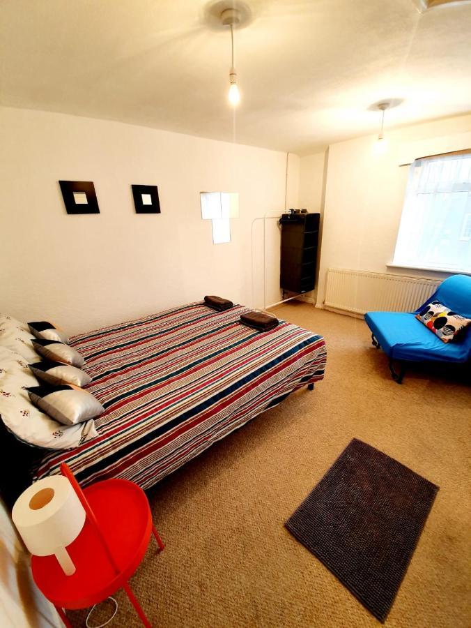Rayleigh Town Centre 2 Bedroom Apartment Dış mekan fotoğraf