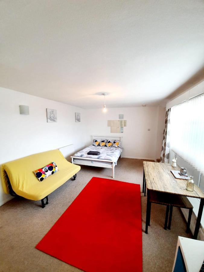 Rayleigh Town Centre 2 Bedroom Apartment Dış mekan fotoğraf
