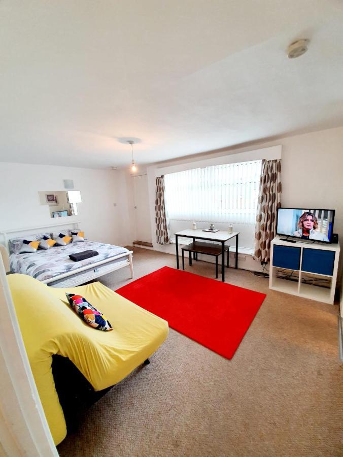 Rayleigh Town Centre 2 Bedroom Apartment Dış mekan fotoğraf